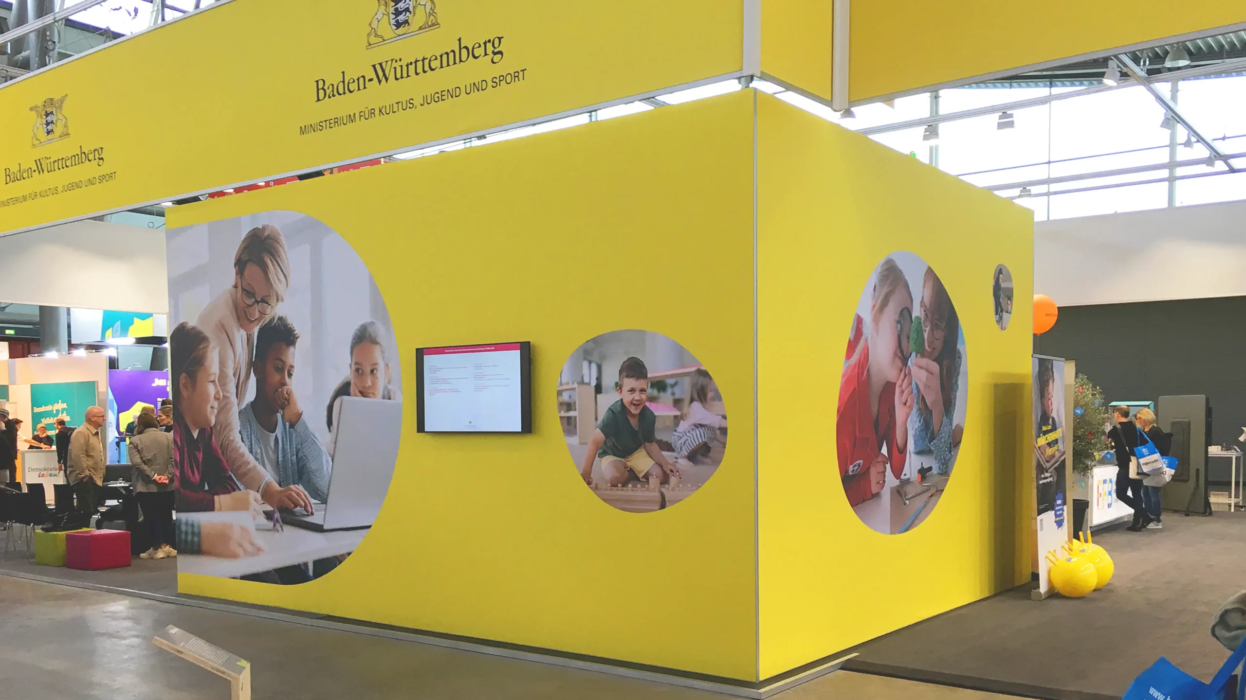 KB-Designagentur-Stuttgart-Crossmedia-Messestand-didacta-KM-BW-3 KB-Designagentur-Stuttgart-Crossmedia-Messestand-didacta-KM-BW-3