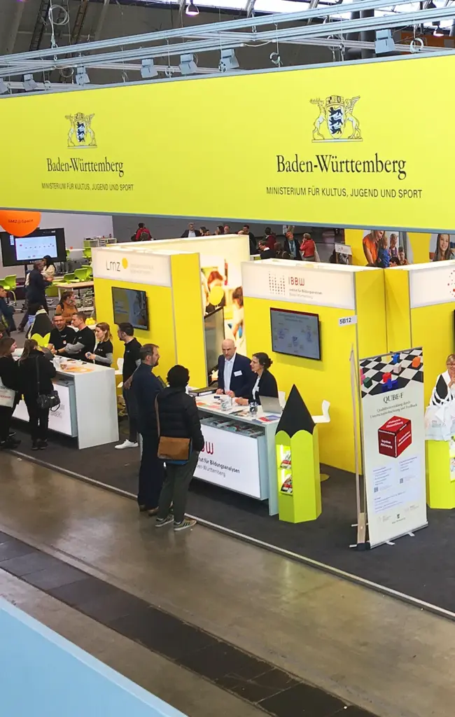 KB-Designagentur-Stuttgart-Crossmedia-Messestand-didacta-KM-BW-Mobil-1